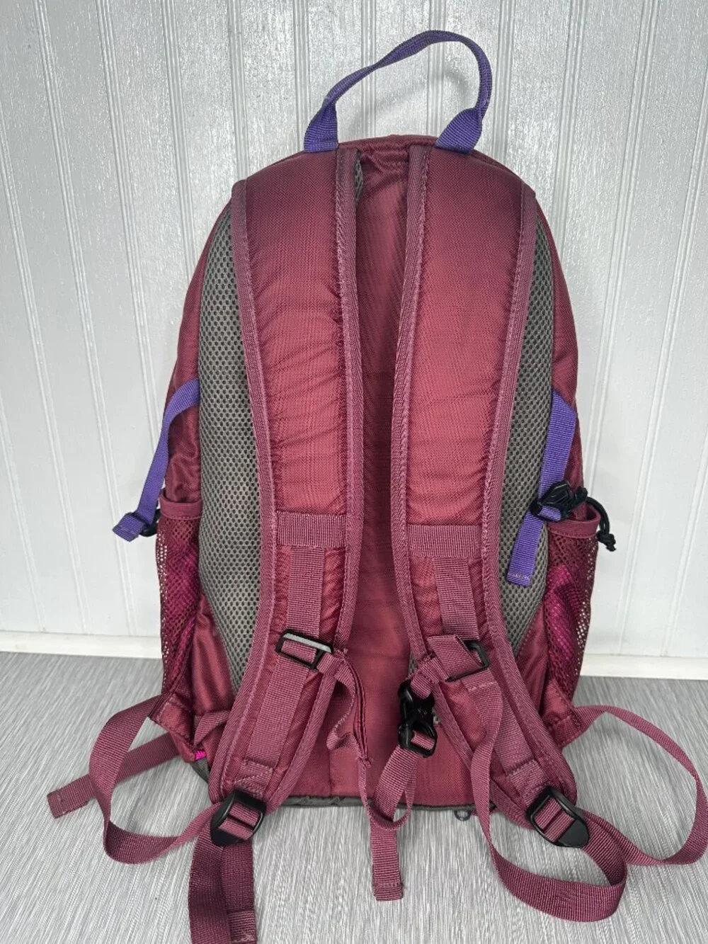 Columbia Castle Rock 15 Backpack Daypack Hiking Outdoor Pink Purple Burgundy